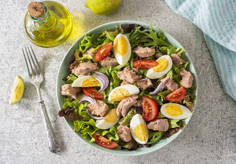 Receita de Salada Antioxidante para a Saúde Auditiva